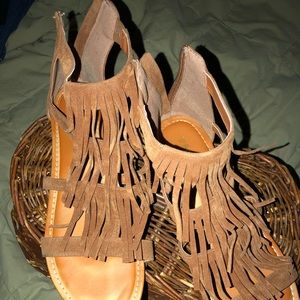 Bamboo fringe flat sandals